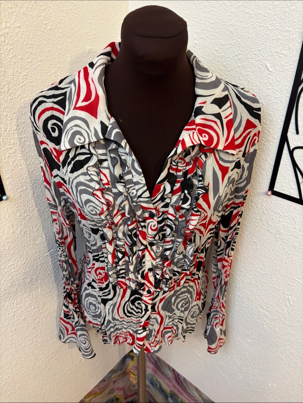 Y2K Worthington Ruffled Bell Sleeve Blouse in Red, Black & Gray Size L